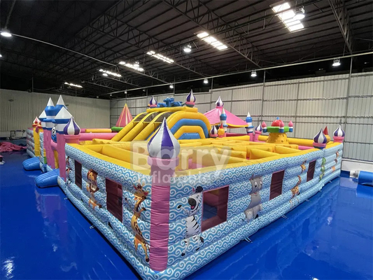 Dauerhafte Tarpaulin Combo Sprunghaus mit Spiel Themenpark Aufblaslabyrinth Spielplatz